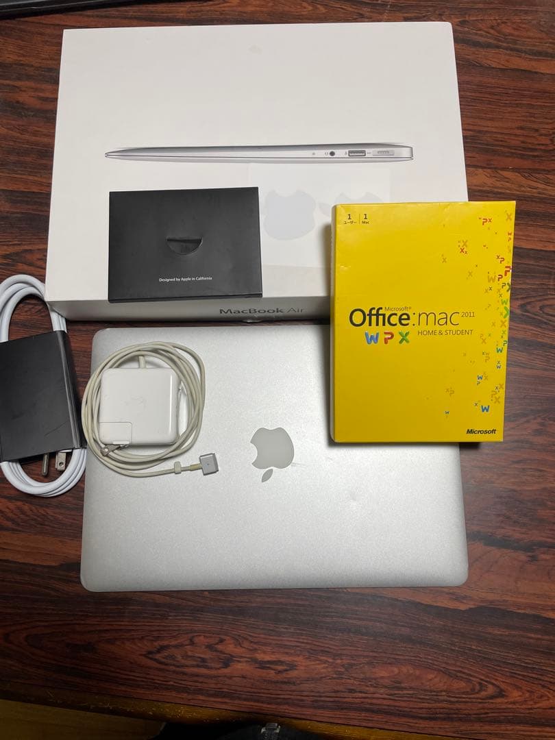 Apple MacBook Air 本体 充電器付き