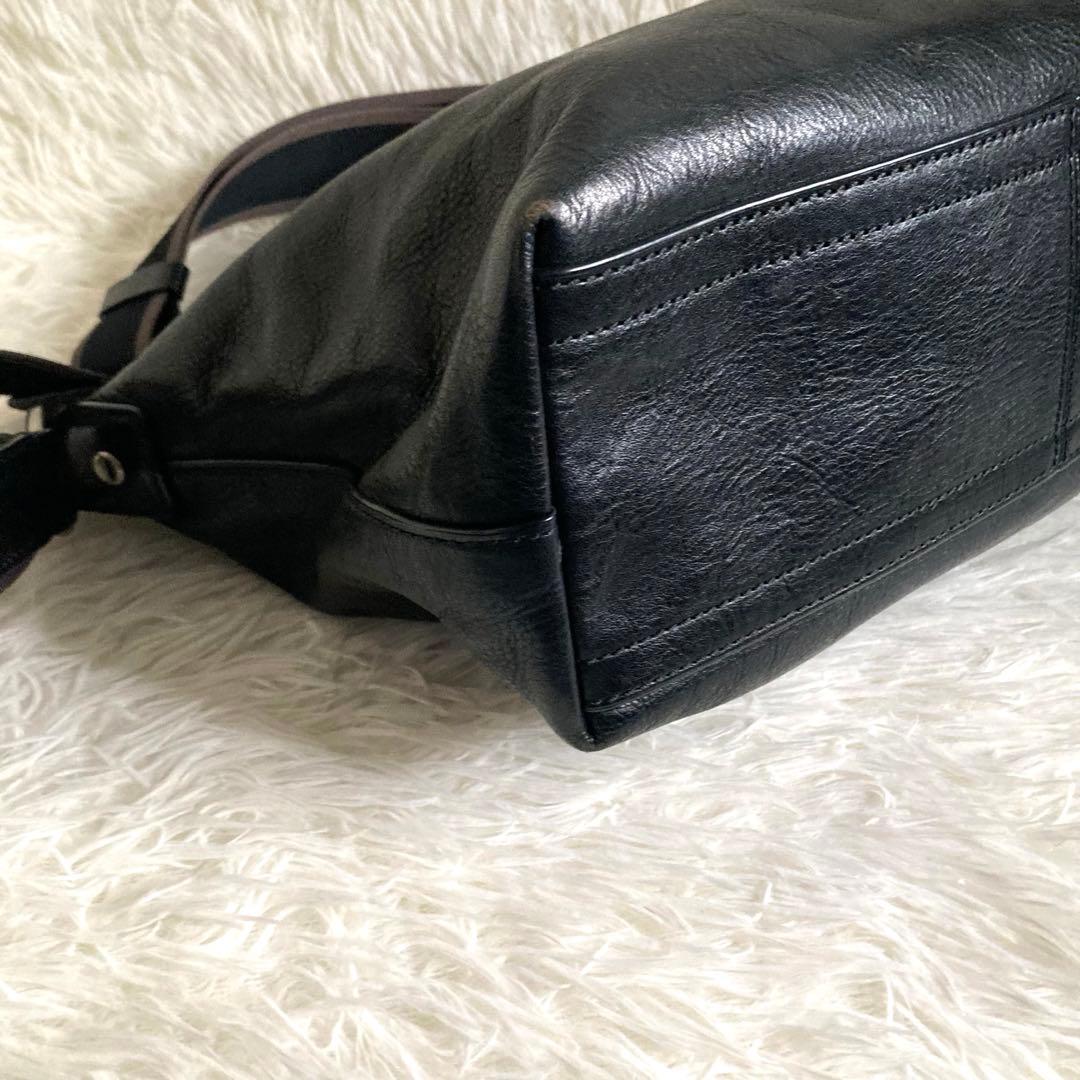 ＊B＊COACＨ　斜めがけショルダーバッグ　クロスボディ レザー　ブラック