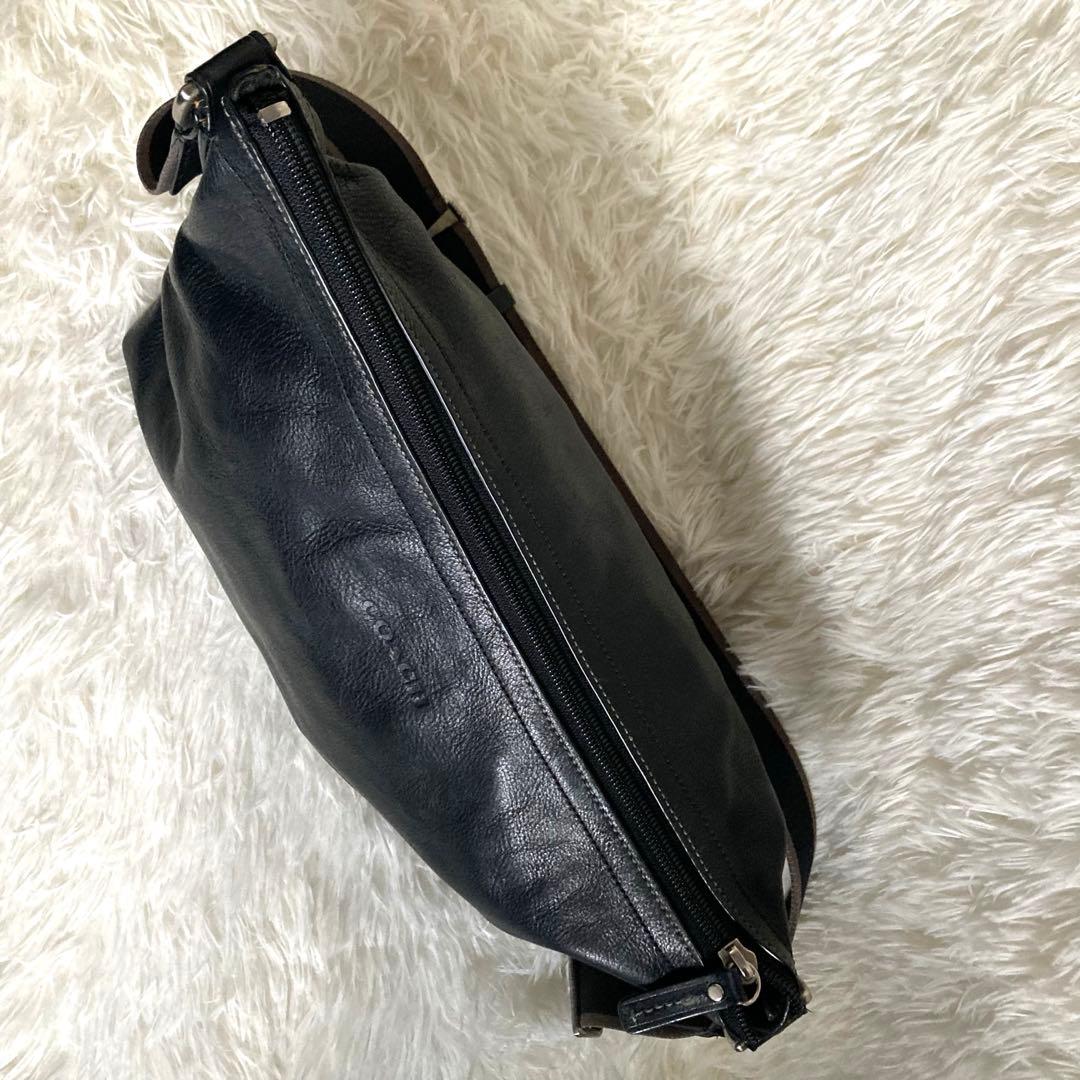 ＊B＊COACＨ　斜めがけショルダーバッグ　クロスボディ レザー　ブラック