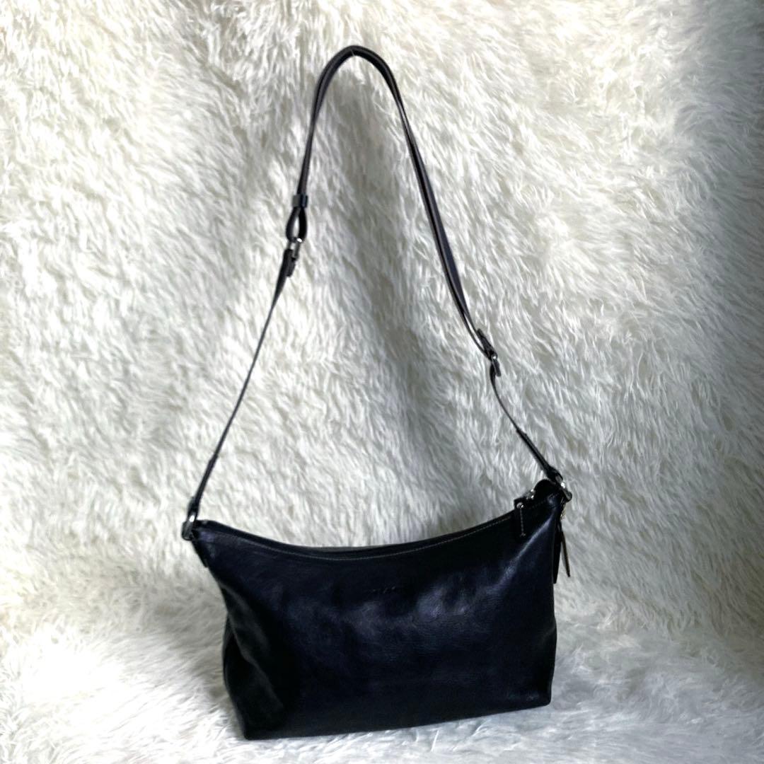 ＊B＊COACＨ　斜めがけショルダーバッグ　クロスボディ レザー　ブラック