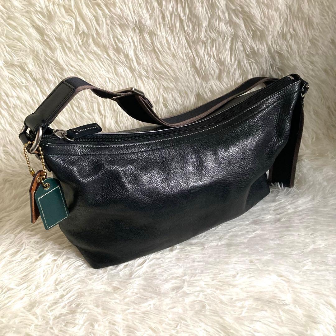 ＊B＊COACＨ　斜めがけショルダーバッグ　クロスボディ レザー　ブラック