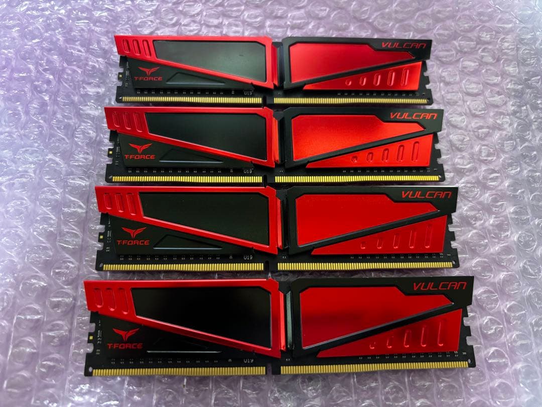 TEAM DDR4 3000MHz 32GB メモリ4枚組（8GB×4枚）