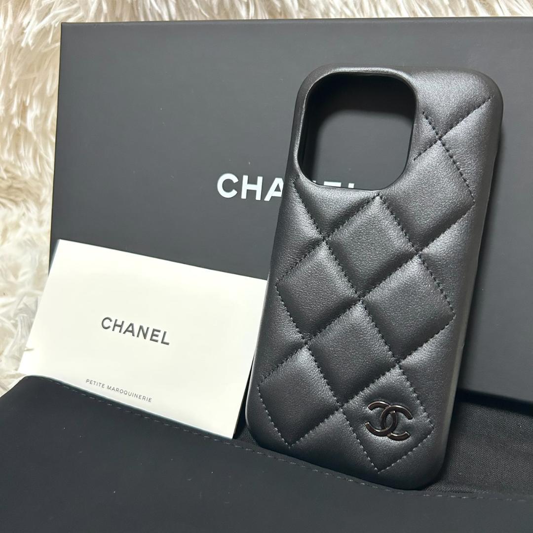 【美品】CHANEL シャネル　iPhone15pro スマホケース　マトラッセ