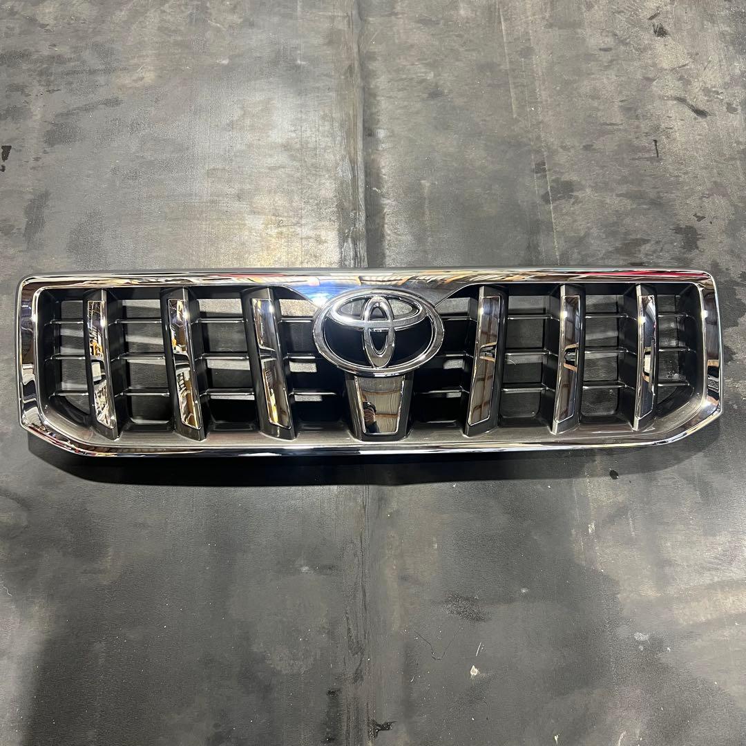 トヨタ純正 ランドクルーザープラド 120系 フロントラジエーターグリル