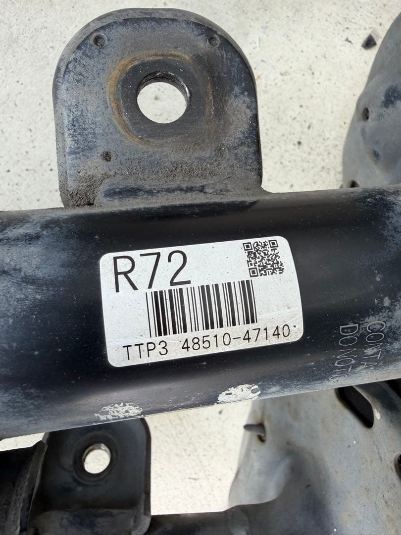 プリウス 30 後期　モデリスタ　ダウンサス　純正　ショック