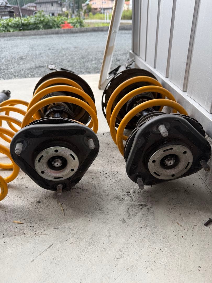 プリウス 30 後期　モデリスタ　ダウンサス　純正　ショック