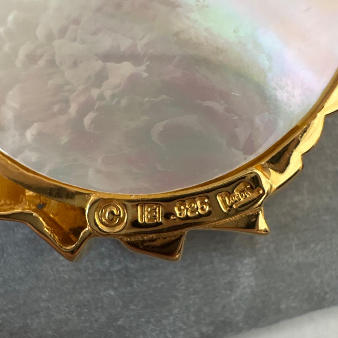 白蝶貝カメオ　ミュシャ(アイビー)IEI ペンダントトップOrブローチにも