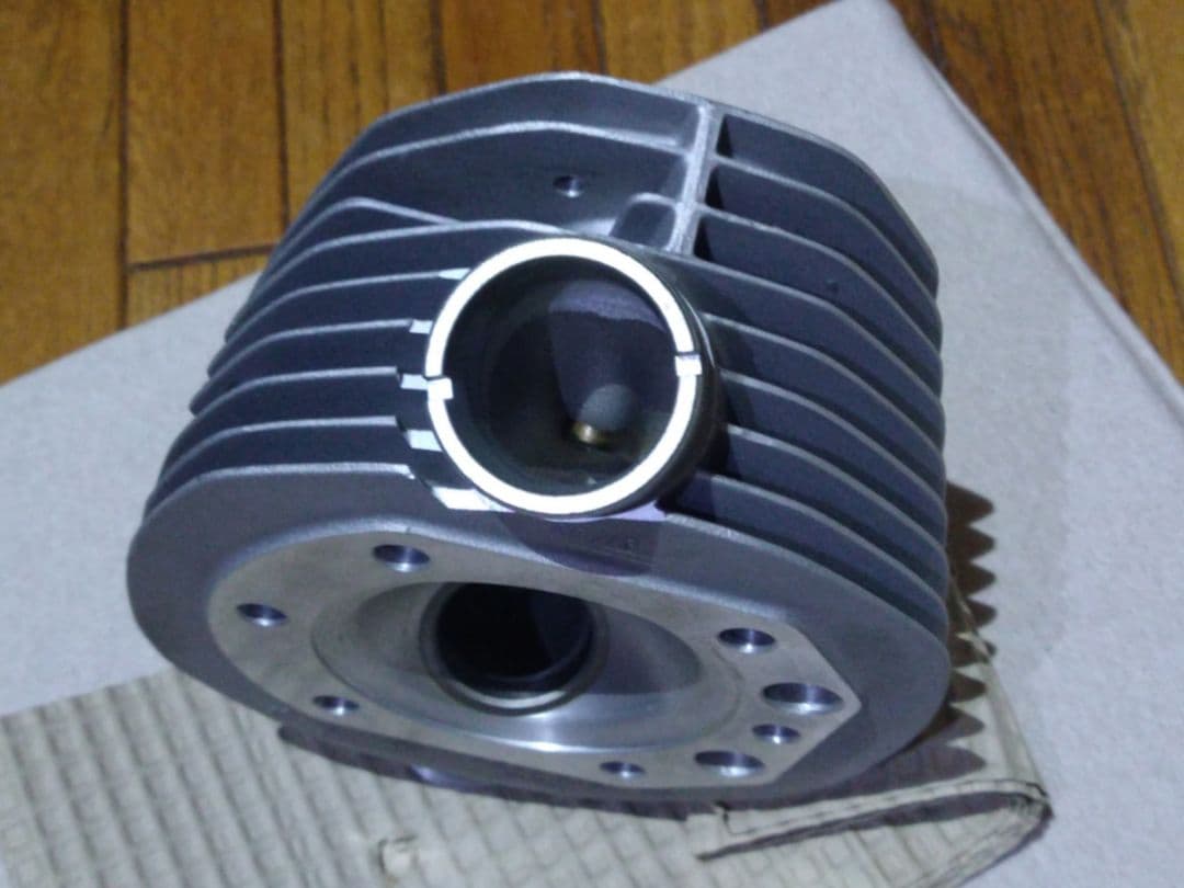  R100 RS,CS,RT,S R80 RT シリンダーヘッド右　NOS