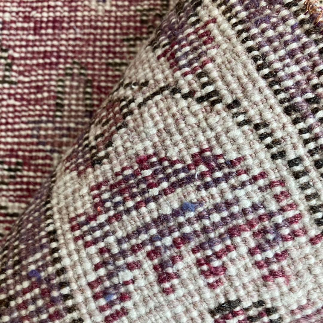 レッドパープル✳︎114×204✳︎ 囲みフラワー　ミルキー　トルコヴィンテージラグ