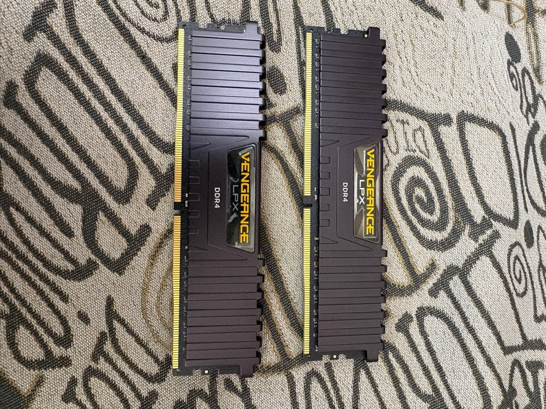 f*u様 Vengeance DDR4 16GB CMK16GX4M2B3200