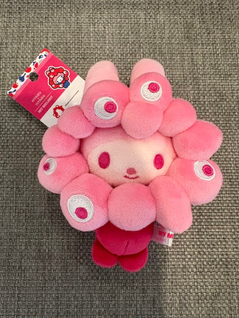 ミャクミャク×マイメロ　ぬいぐるみBC推しカラー　カラビナ付き