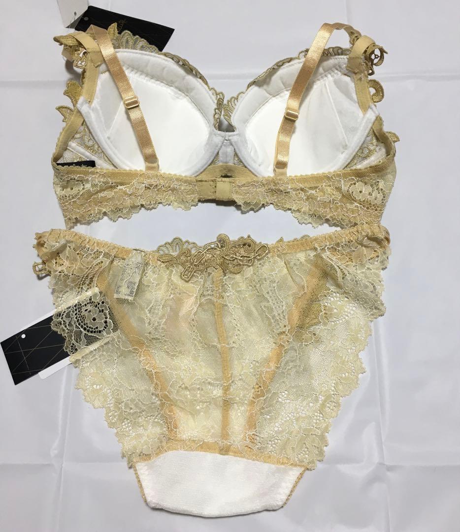 新品　ワコール　サルート 82G ブラジャー C70 ショーツM