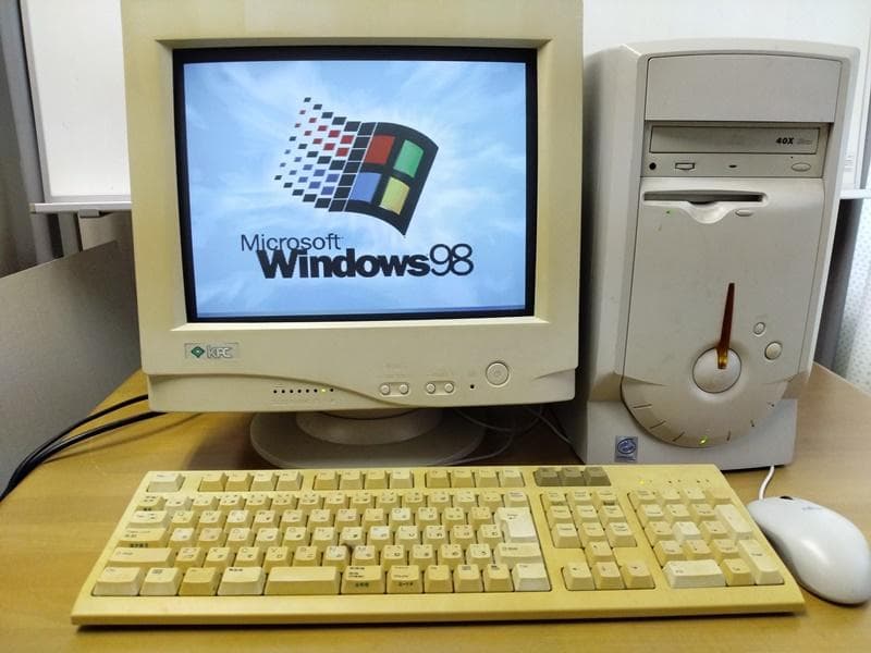 Windows98搭載パソコン本体・ブラウン管ディスプレイ　セット品