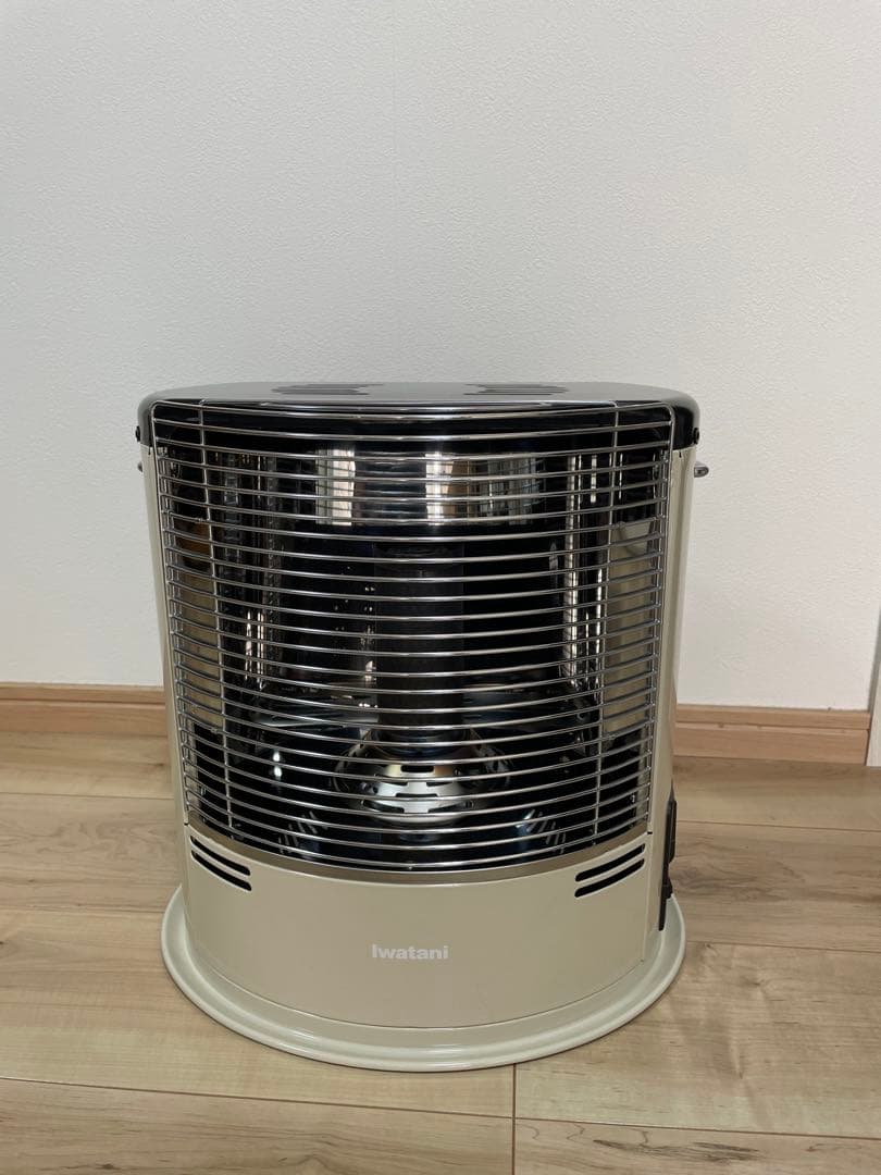 イワタニカセットガスストーブ　デカ暖　CB-STV-DKD2