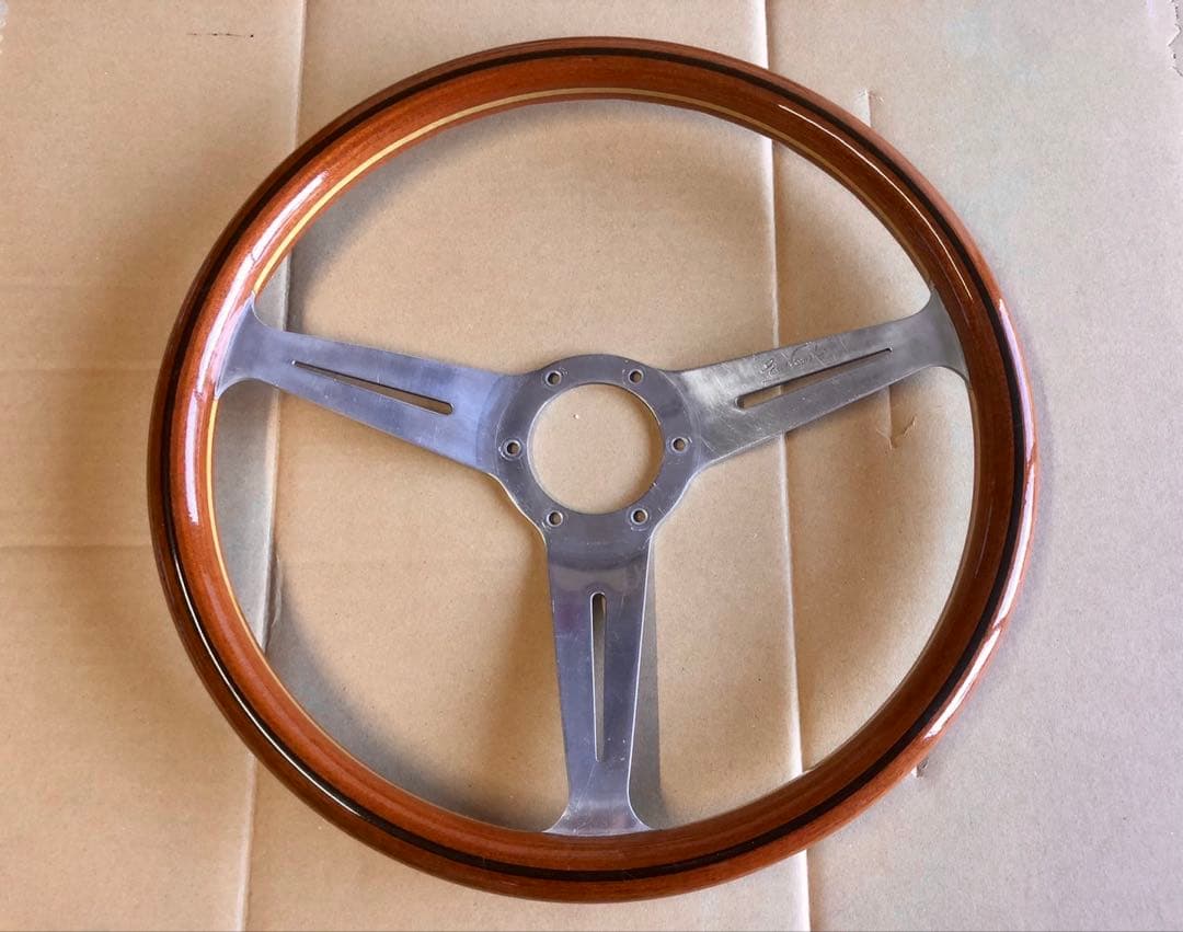 ナルディ　クラッシック　ウッドステアリング