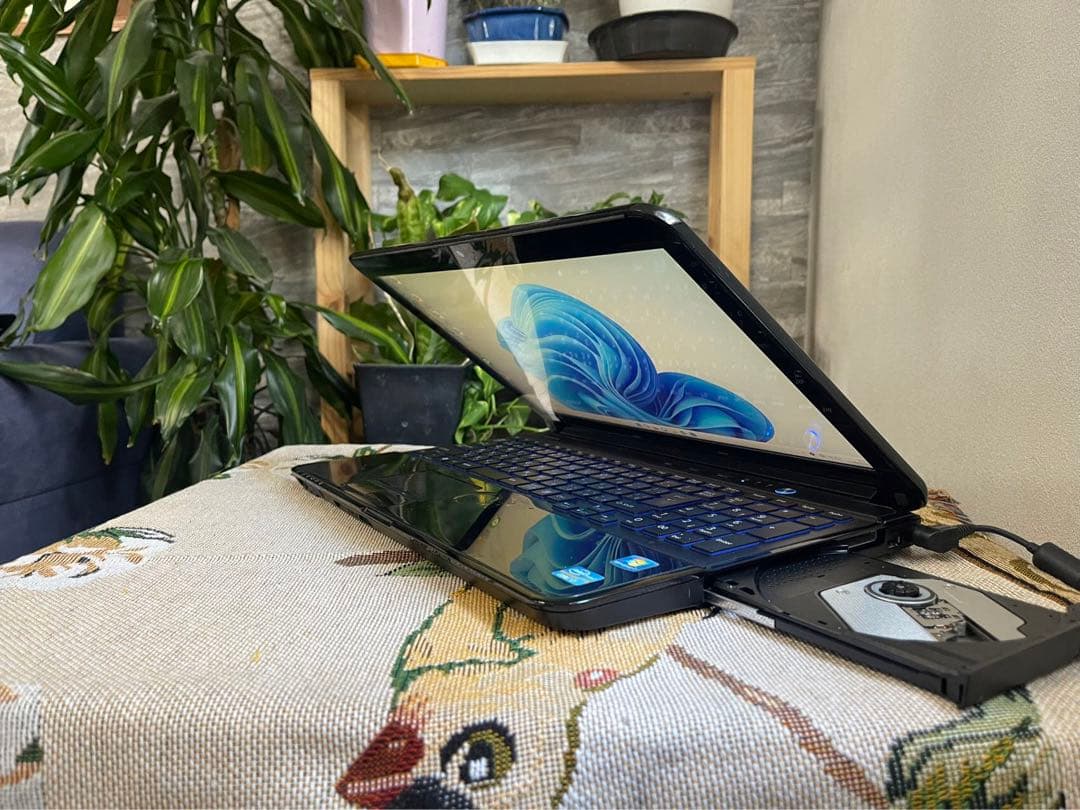 パソコンノ-ト\富士通AH77\ i7\\8G\カメラ\高解像度\15.6型