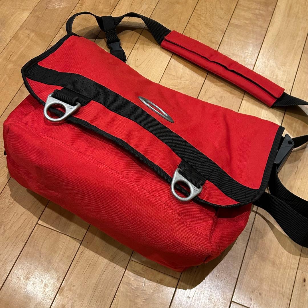 00s OAKLEY オークリーショ ルダー メッセンジャーバッグ メタルロゴ