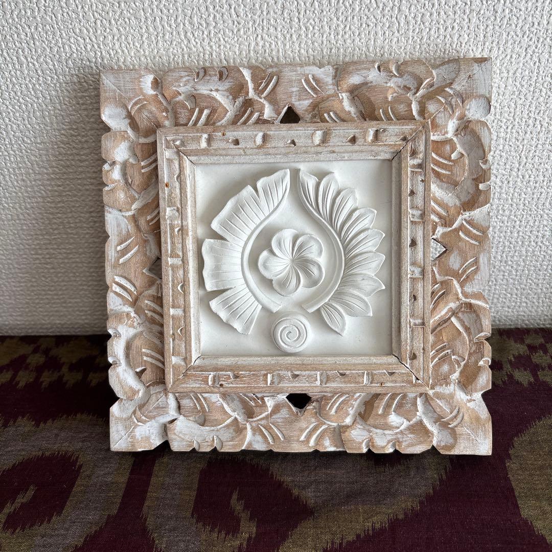 バリ島　木彫り額付きストーンレリーフ