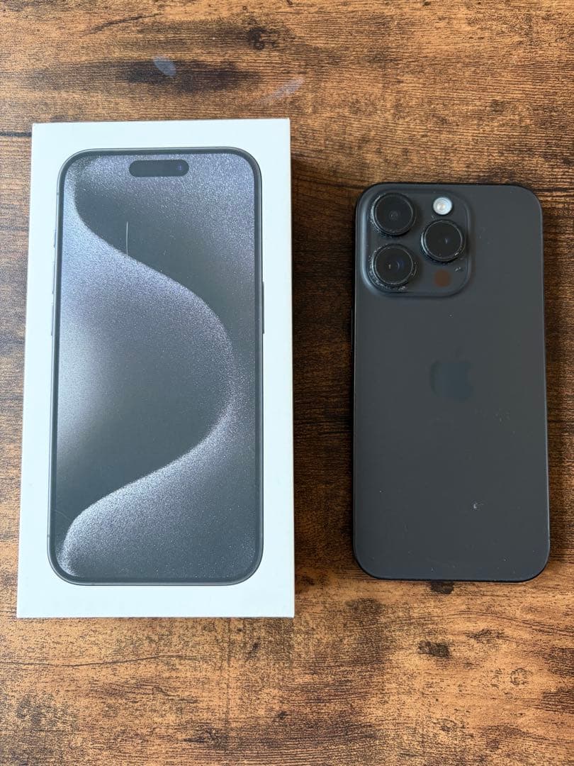 Apple iPhone 15Pro ブラックチタニウム　本体