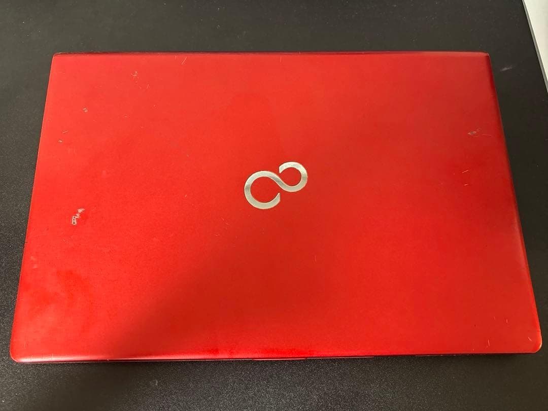 富士通 LIFEBOOK SH90/B1（スパークリングリッシュレッド）