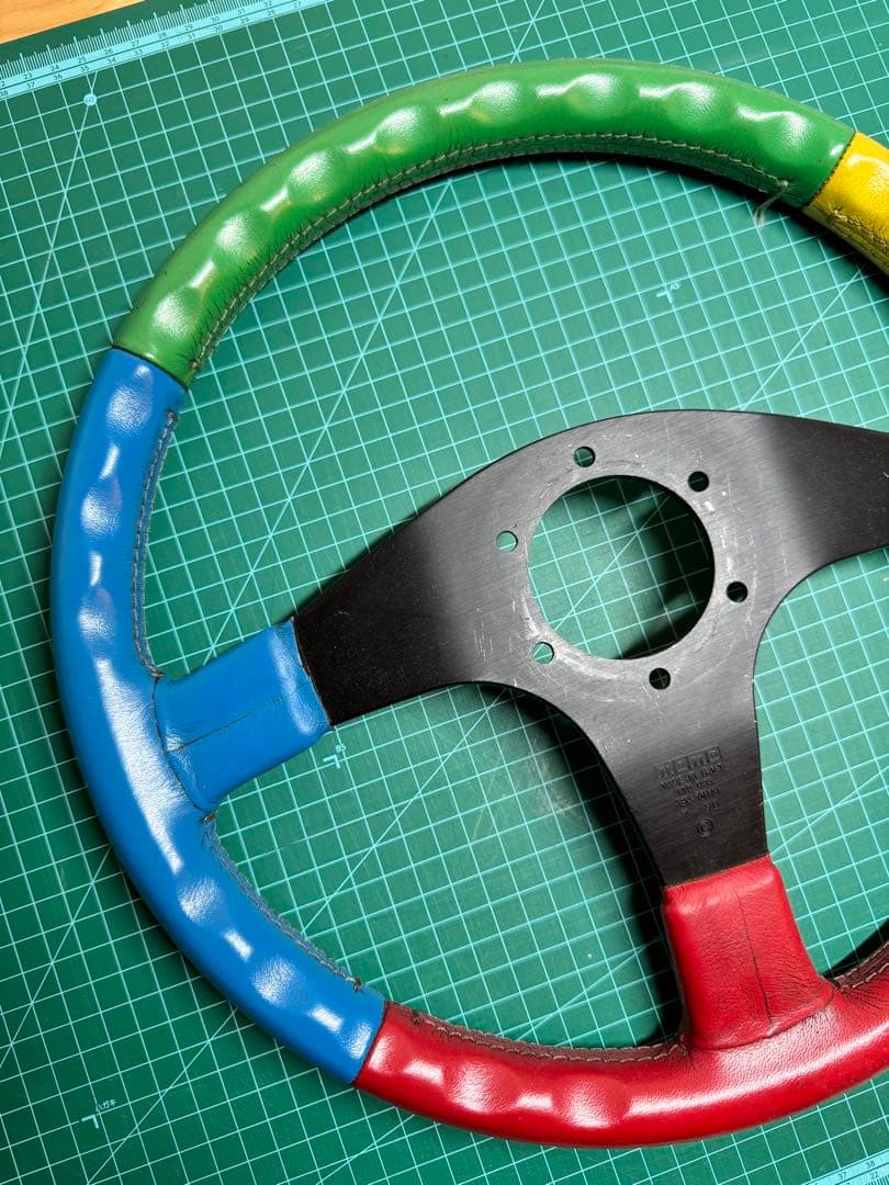 Momo ステアリング ベネトン