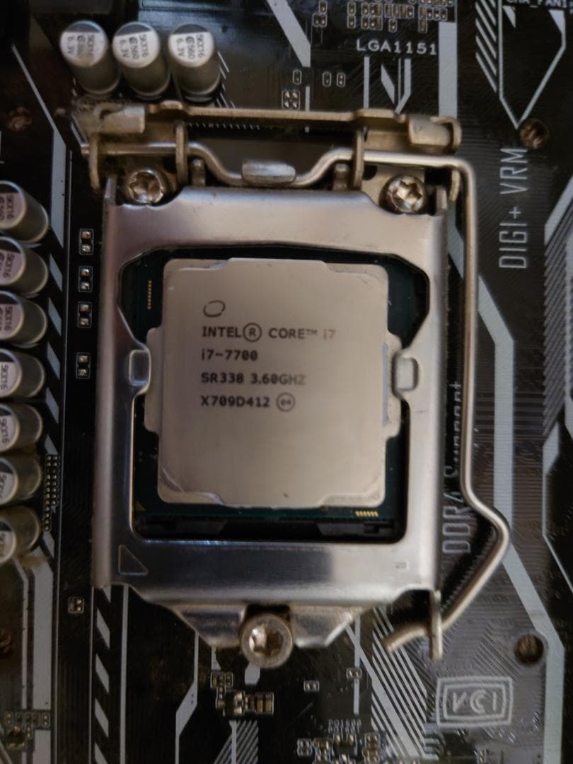 Intel i7 7700、DDR4 28GB、H270