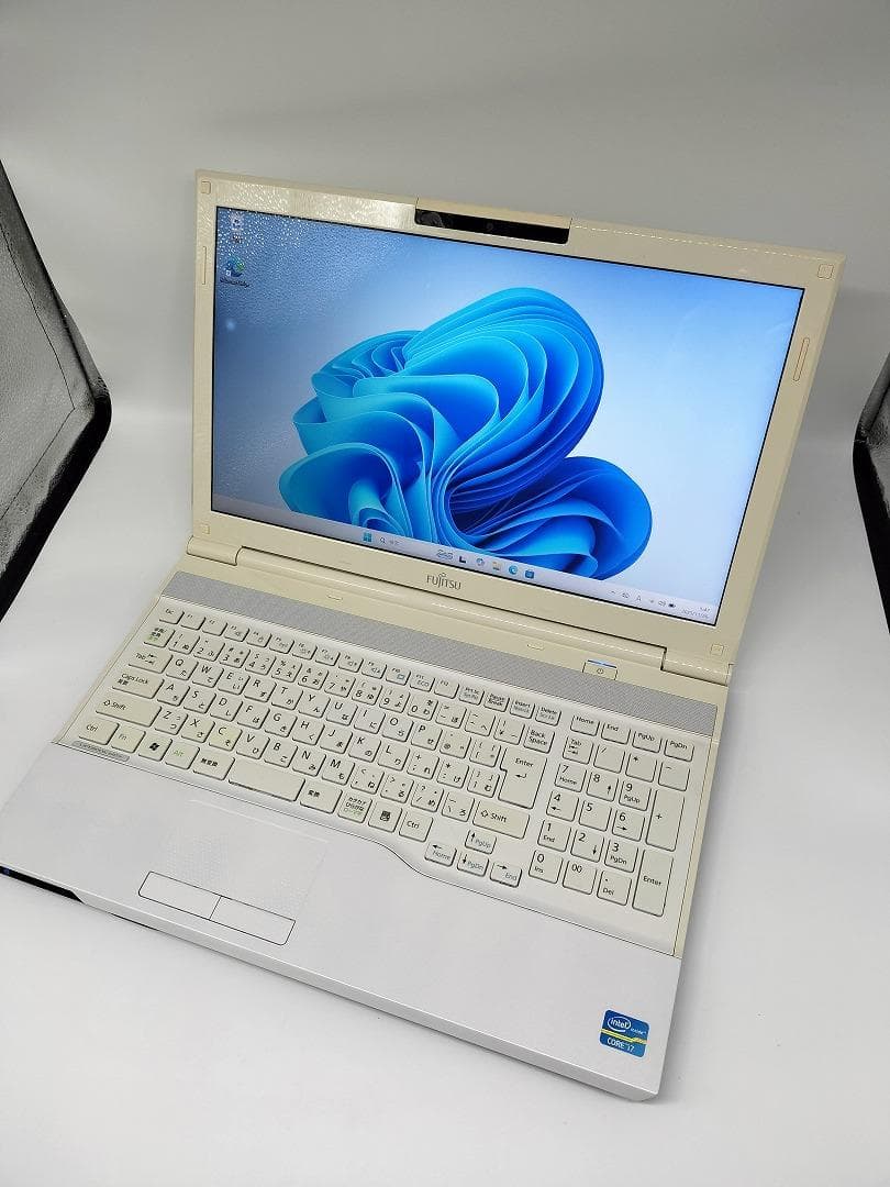 【FUJITSU】爆速Core i7/新品SSD128GBノートパソコン C11
