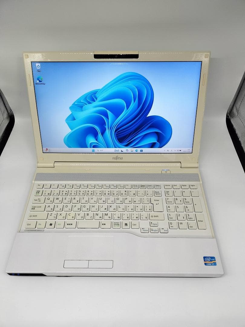 【FUJITSU】爆速Core i7/新品SSD128GBノートパソコン C11