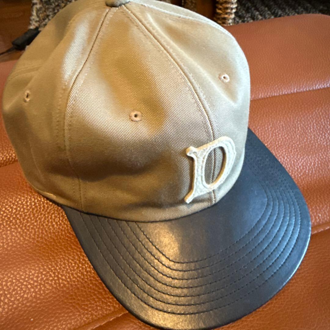 HWDOGベージュと黒レザー