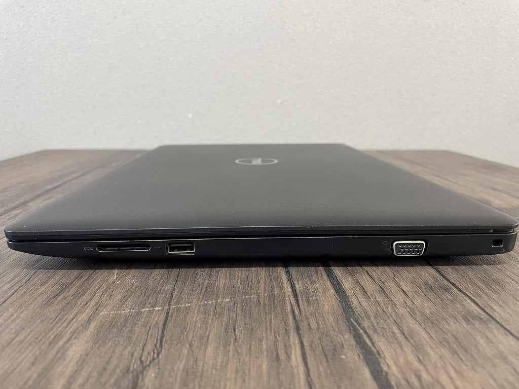 DELL Latitude 3590　ノートパソコン　15.6インチ