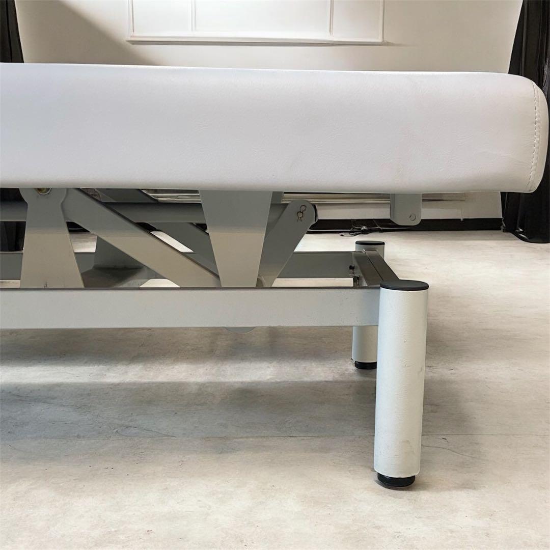 電動昇降ベッド　マッサージベッド サロン　ホワイト