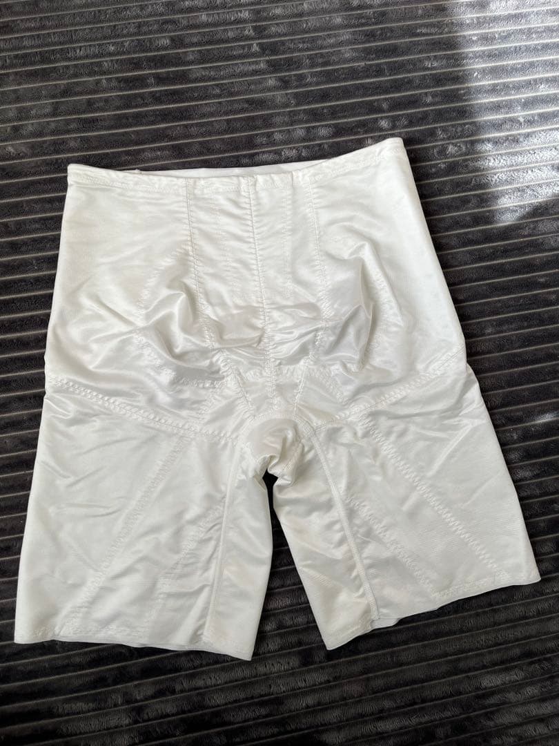 マルコ　モンマリエ　ガードル