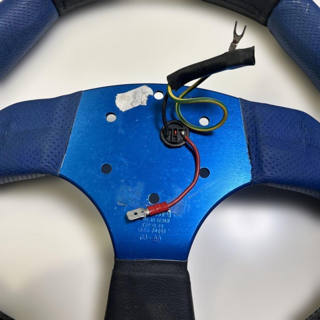 momo COMMANDO ステアリング