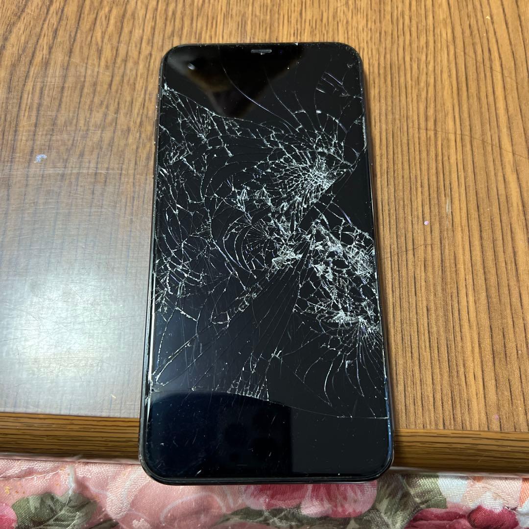iPhone 11 ProMAXスペースグレー 本体 ひび割れあり