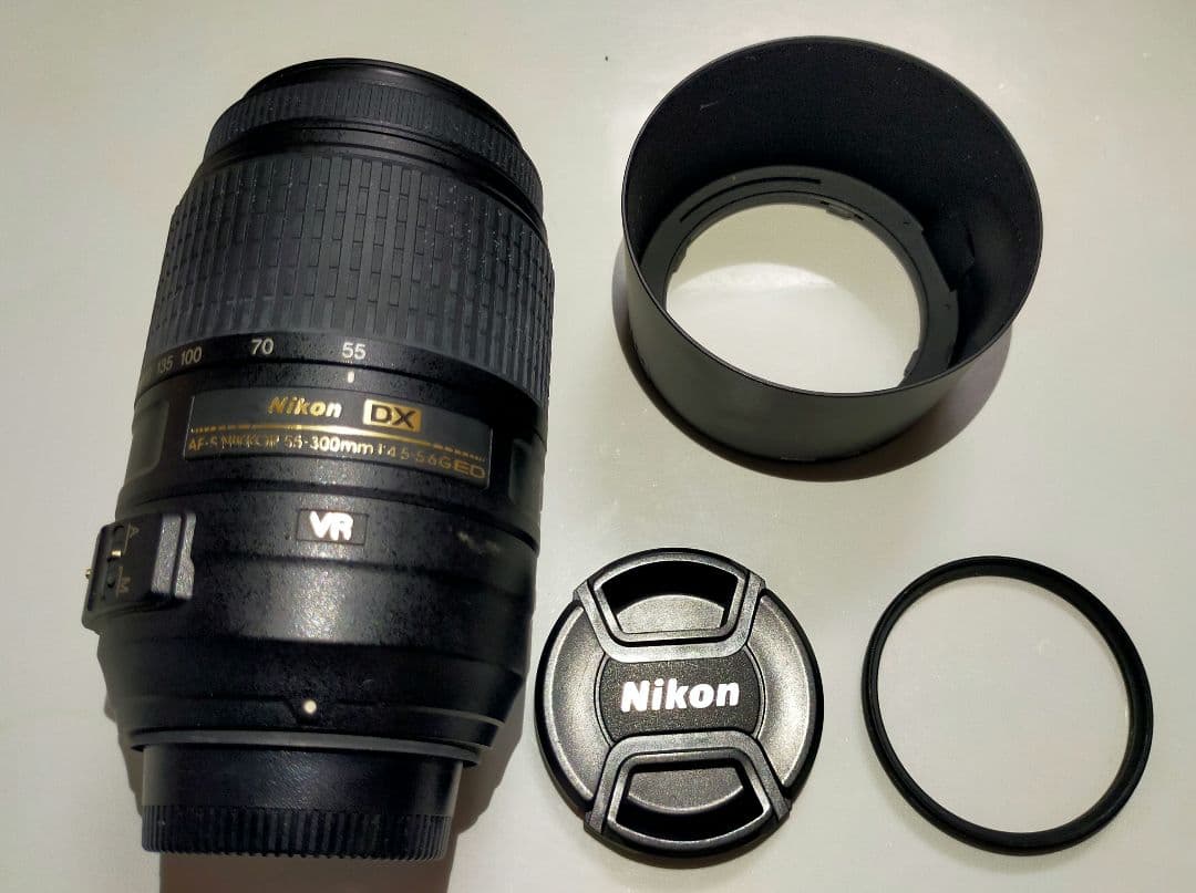 Nikon DX AF-S 55-300mm（キャップ・フード・UVフィルター）