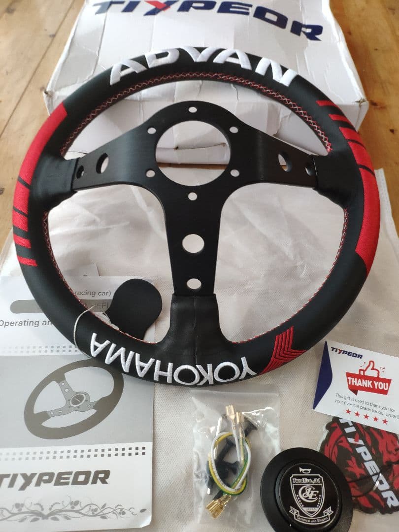 新品・未使用・現品限りレーシング ステアリング YOKOHAMA ADVAN