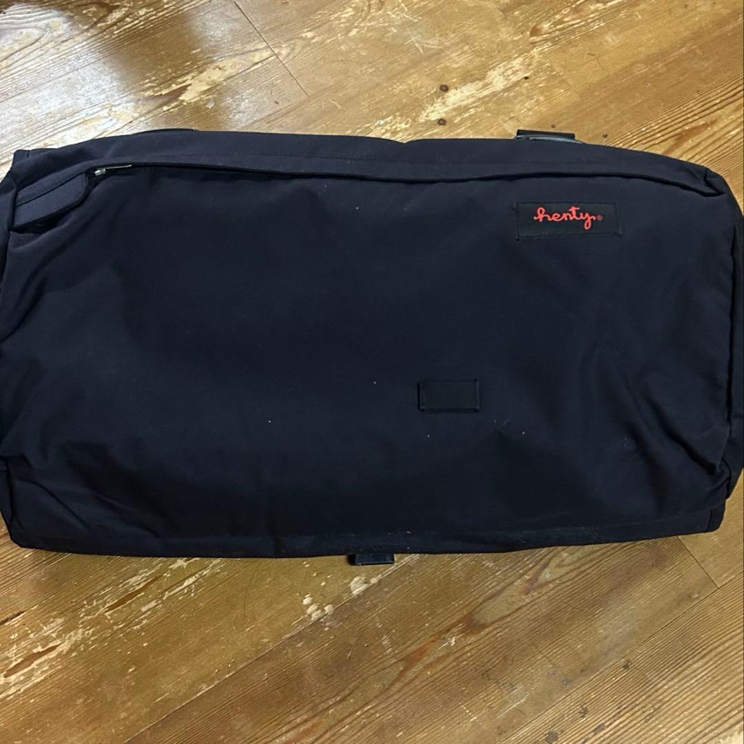 Henty messengerガーメントバッグ