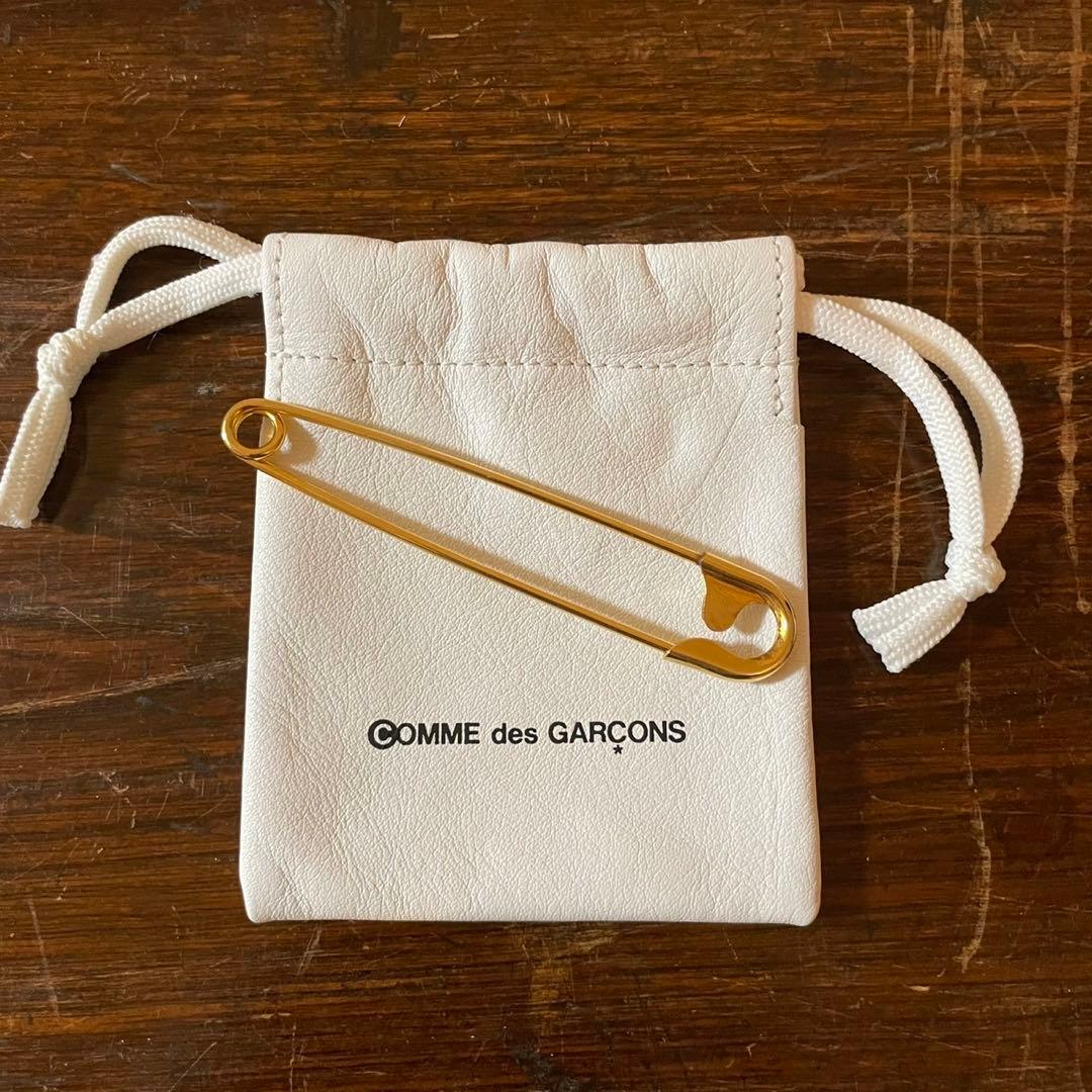 コムデギャルソン 青山限定 24K塗装 ゴールド 安全ピン