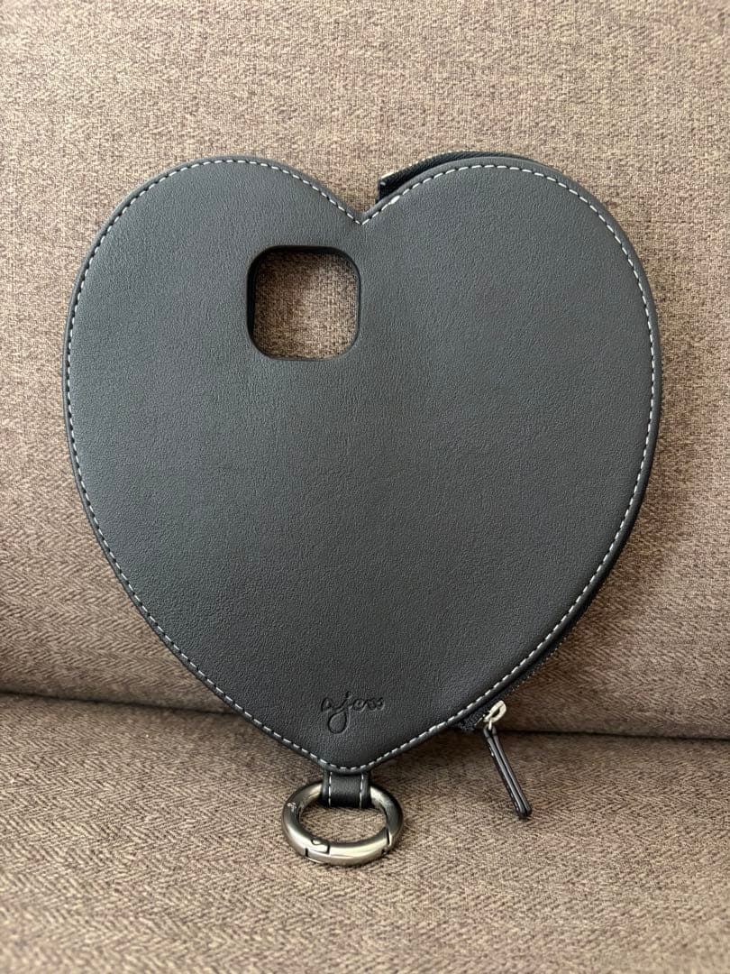 ハート型 iPhone15用ケース ブラック