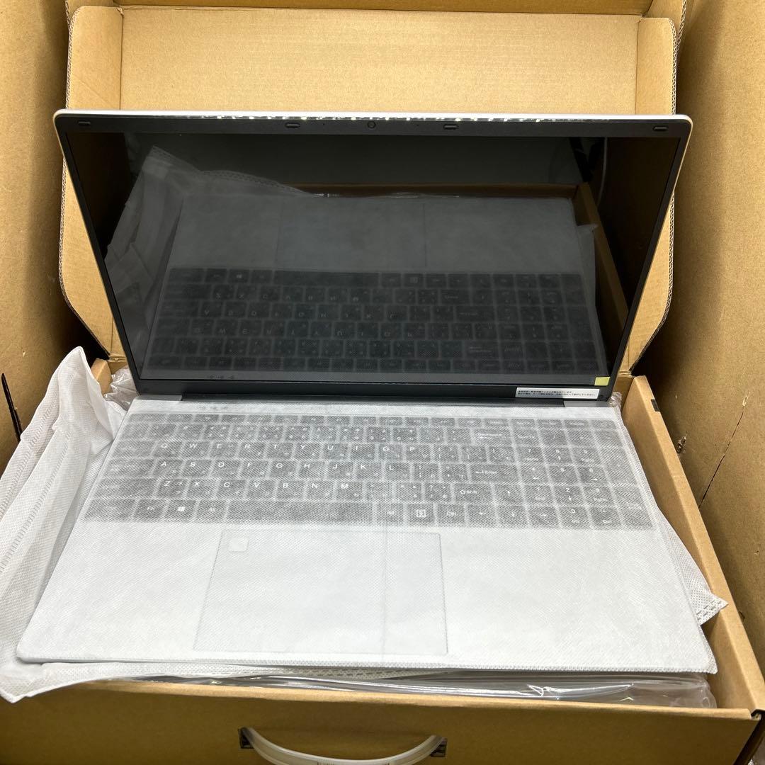 ノートパソコン　15.6インチ 16GB SSD 1TB シルバー