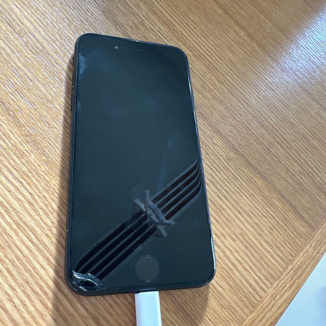 Apple iPhone SE ブラック　64GB