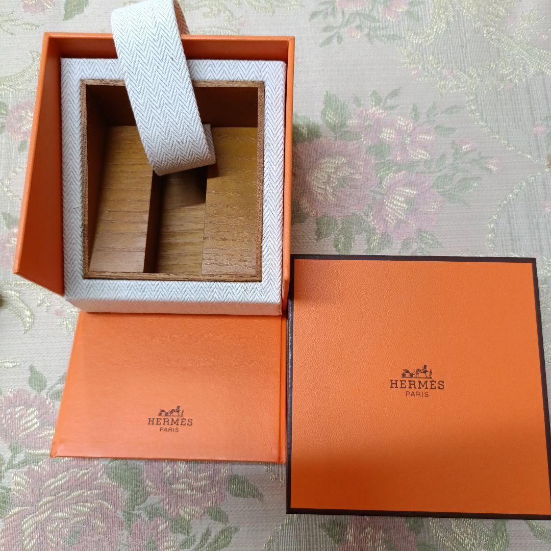 HERMES 時計オレンジ と ブレスレットケース