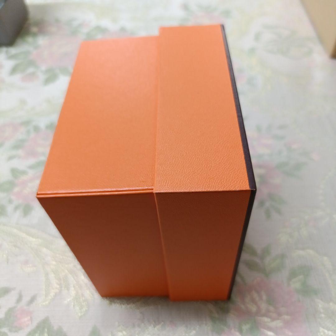 HERMES 時計オレンジ と ブレスレットケース