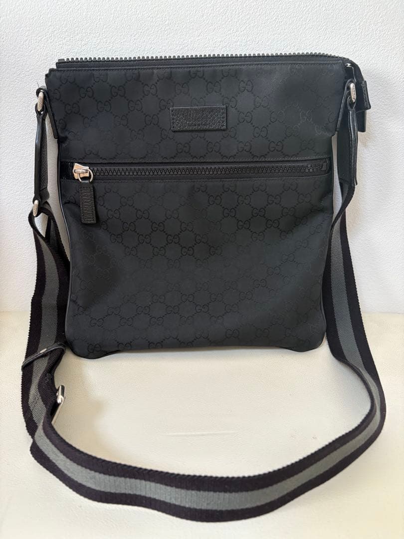 GUCCI グッチ　ショルダーバッグ　メッセンジャーバッグ　ナイロン