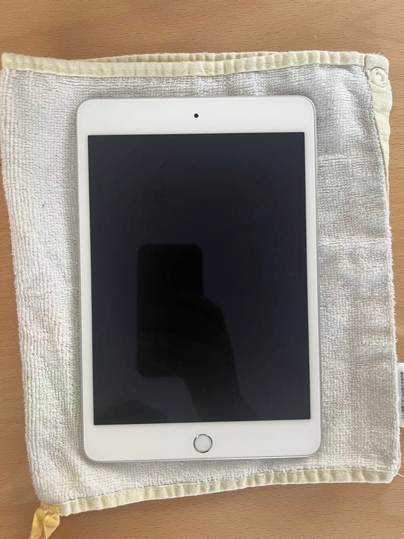 iPad シルバー 7.9インチ　第5世代　mini 64GB Wi-Fi