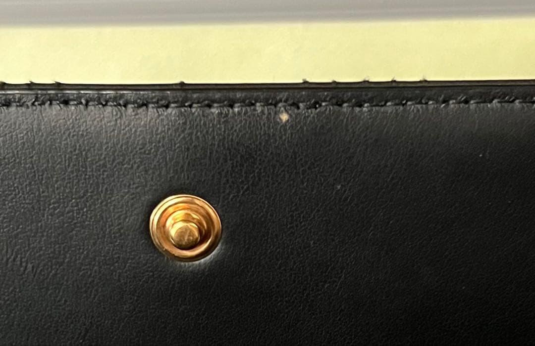 BURBERRY長財布 ラウンドジップ レザー キルティング加工