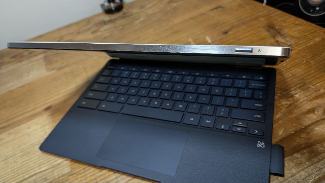 高性能HP Chromebook x2 12-f005TU　デタッチャブルタイプ