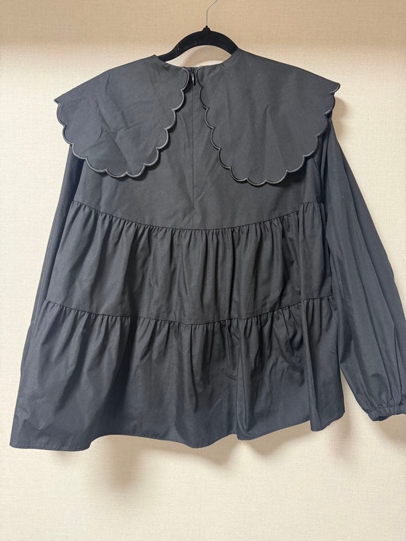 yori スカラップブラウス