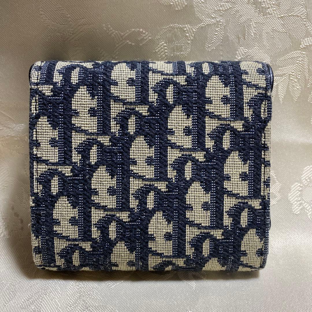 ロゴパターン 三つ折り財布