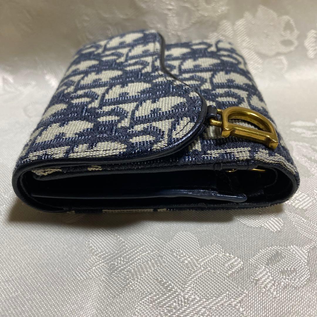 ロゴパターン 三つ折り財布